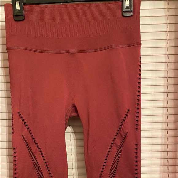 Work out pants , color mauve . - Picture 3 of 5